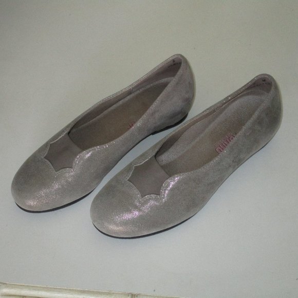 Munro American Womens Taupe Shimmer Ballet Flat - Size 6W - Picture 1 of 9